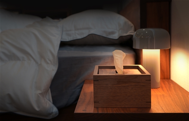 置くスペースを選ばないハーフサイズのティッシュボックスで、ホテル