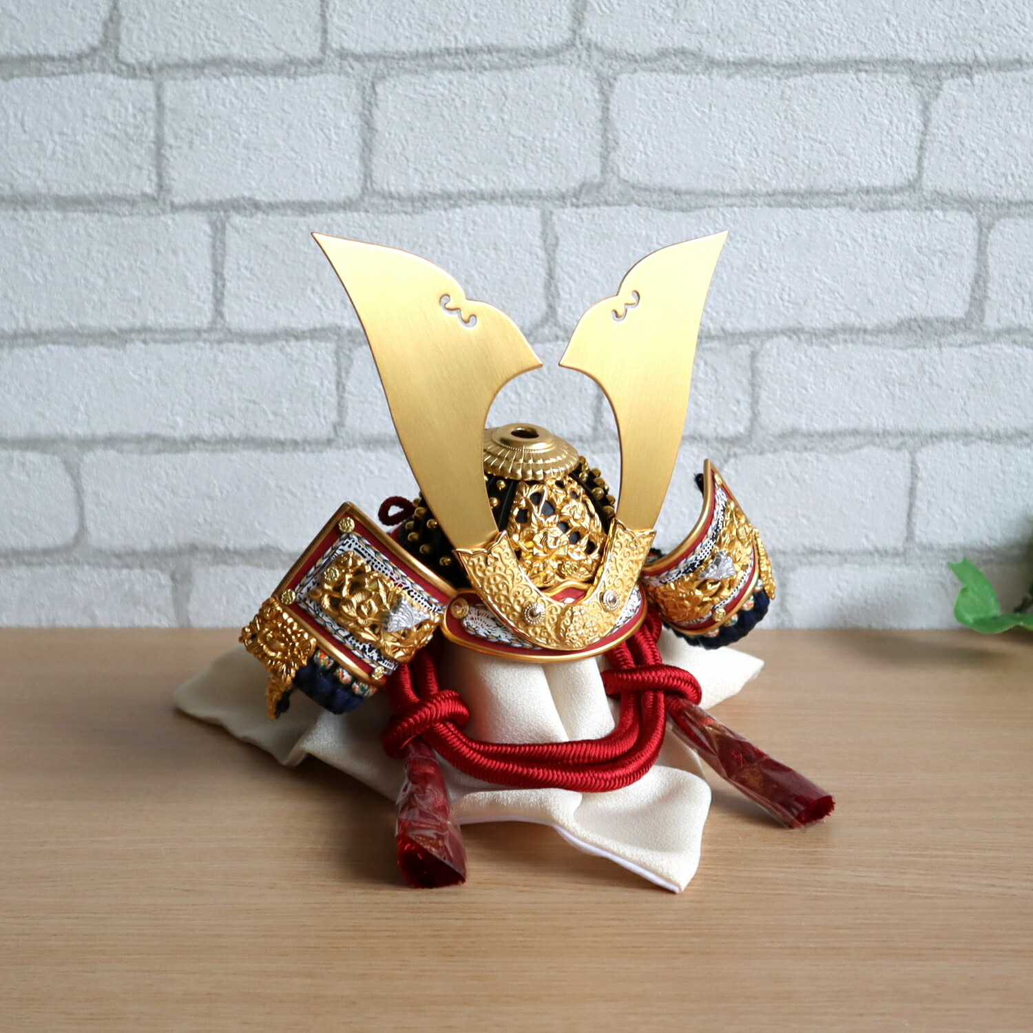 五月人形 伝統工芸士・平安晴峰作 7号 茜赤糸 無双結び 黒小札 共吹返