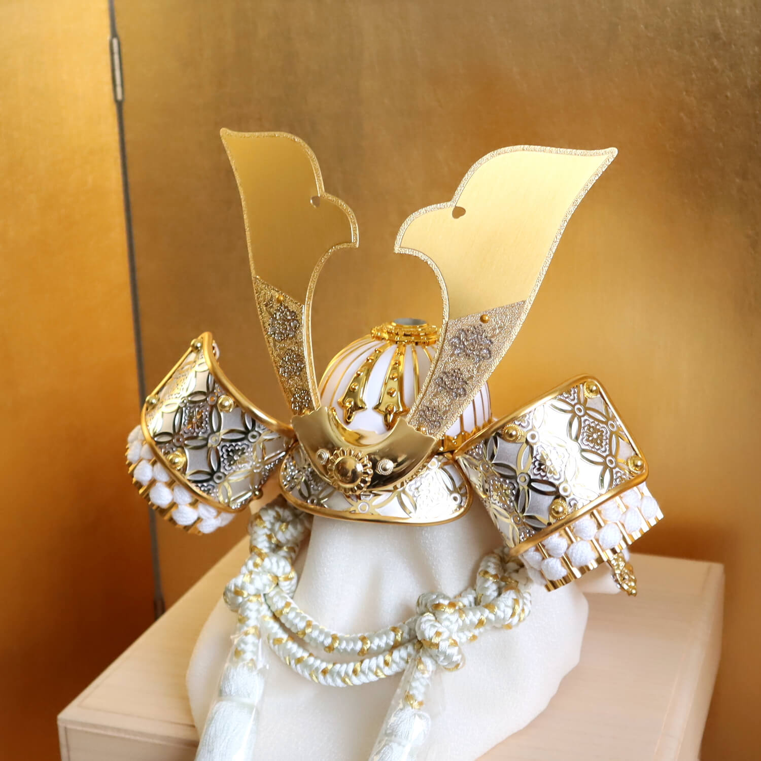 最新作 選べる2種類 ☆ 彫金七宝兜 ゴールド&シルバー 月-tsuki- 月型