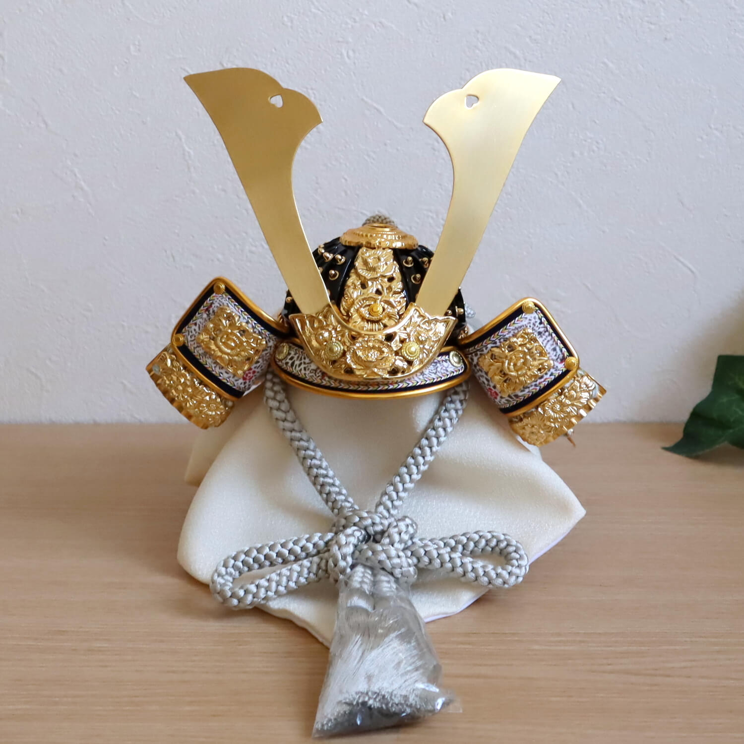 五月人形 伝統工芸士 誠山作 淡黒水色兜 37A 月-tsuki- 日本製円形