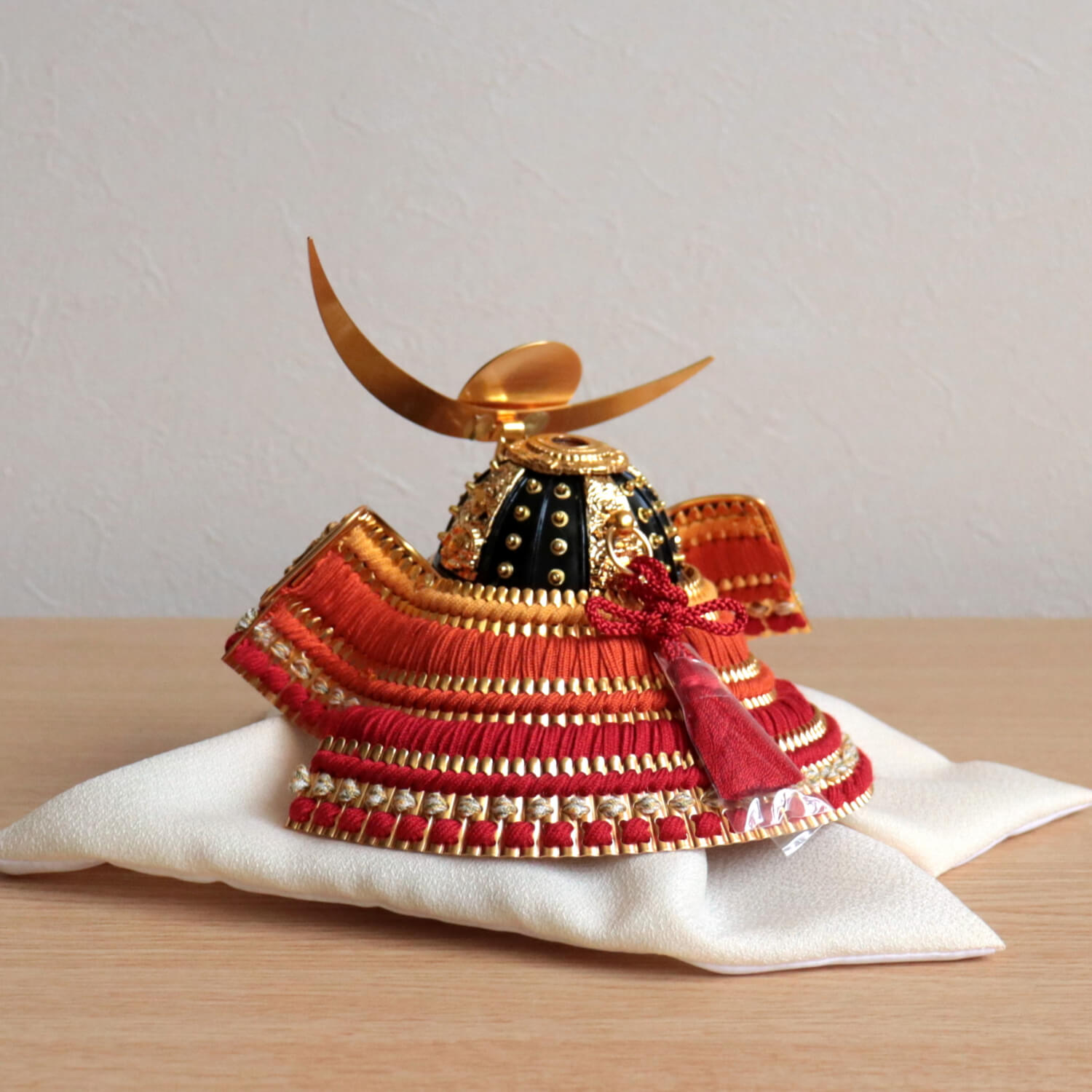 五月人形 月-tsuki-(小) 伝統工芸士 誠山作 上杉謙信 赤糸裾濃縅 日本