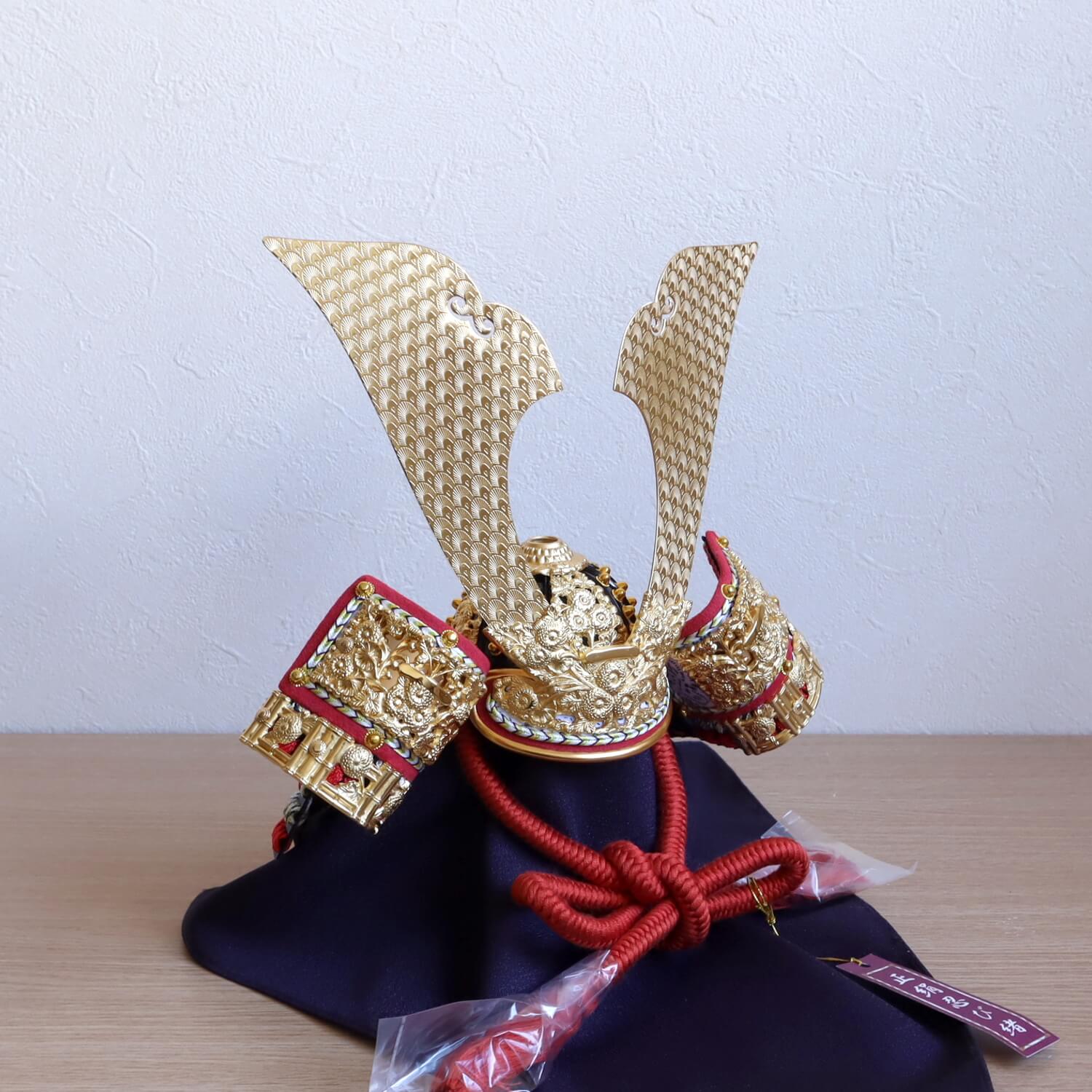 大越忠保作 菊一文字之兜 赤糸縅 黒小札 月-tsuki-ゴールド 麻の葉