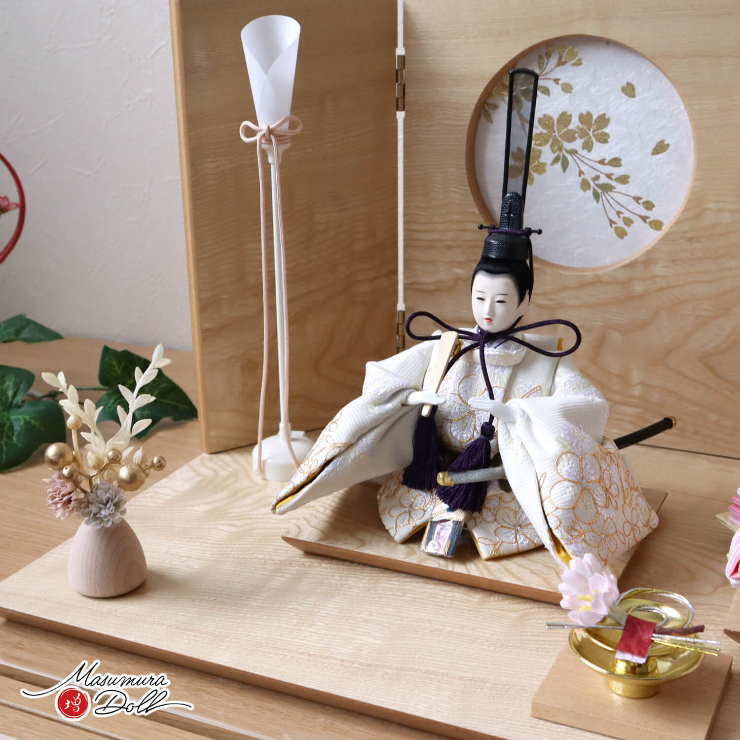 雛人形 新作 華峰作 芥子 親王 金駒 刺繍 ホワイト 無地扇 ナチュラル