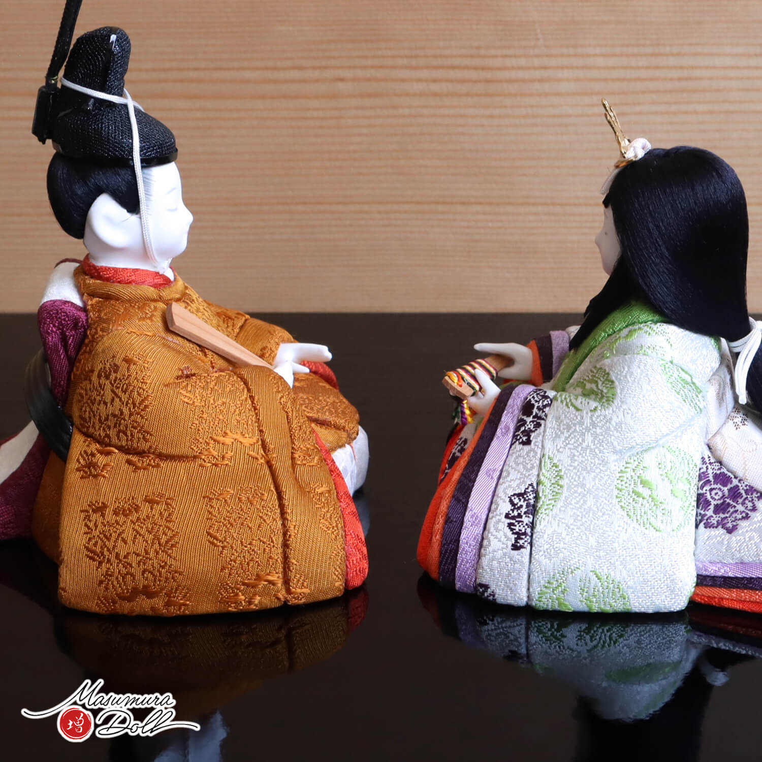 雛人形 伝統的工芸品 三世・金林真多呂作 「雅雛」正絹西陣織 黄櫨染