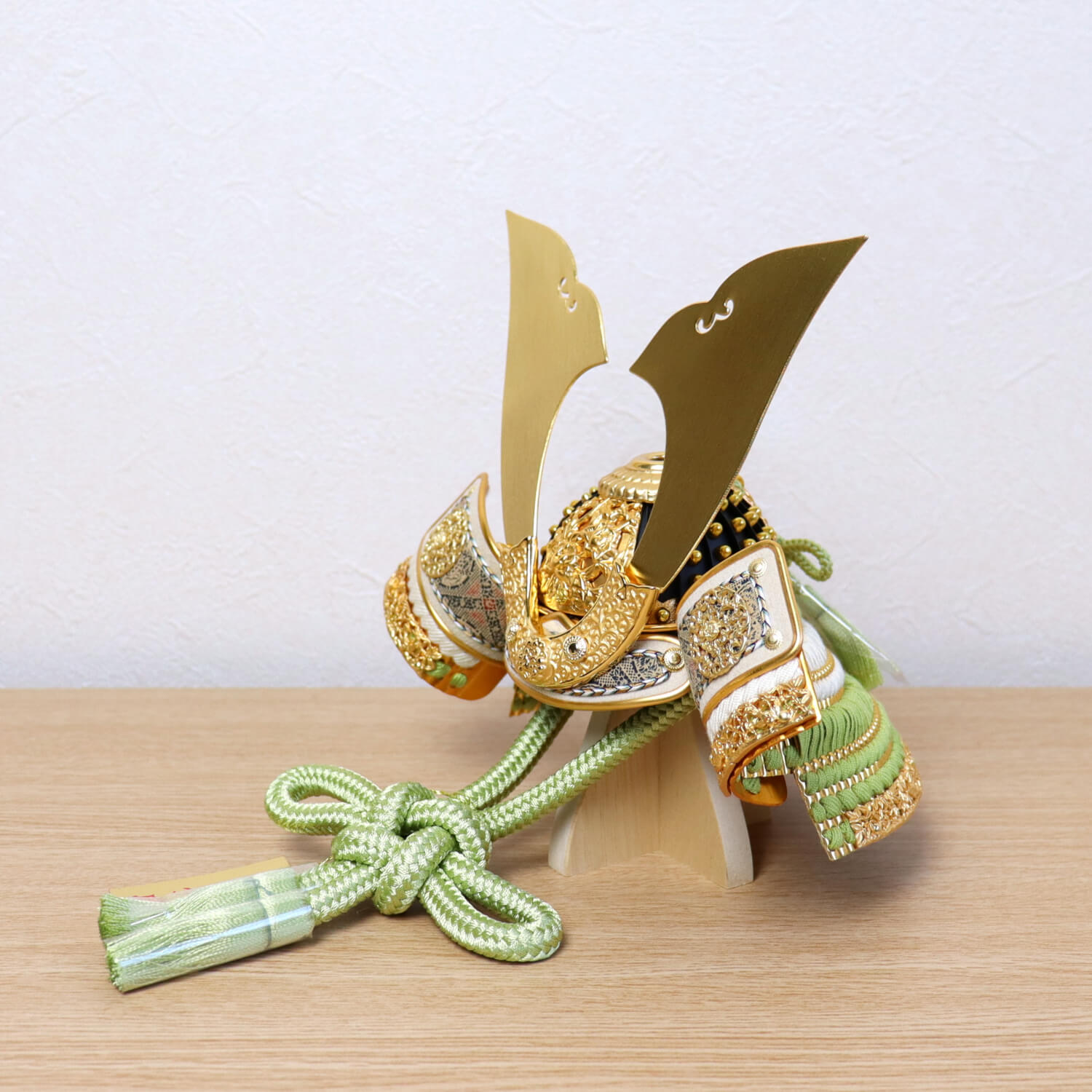 五月人形 伝統工芸士・平安晴峰作 淡萌黄色糸金小札兜 最高級国産