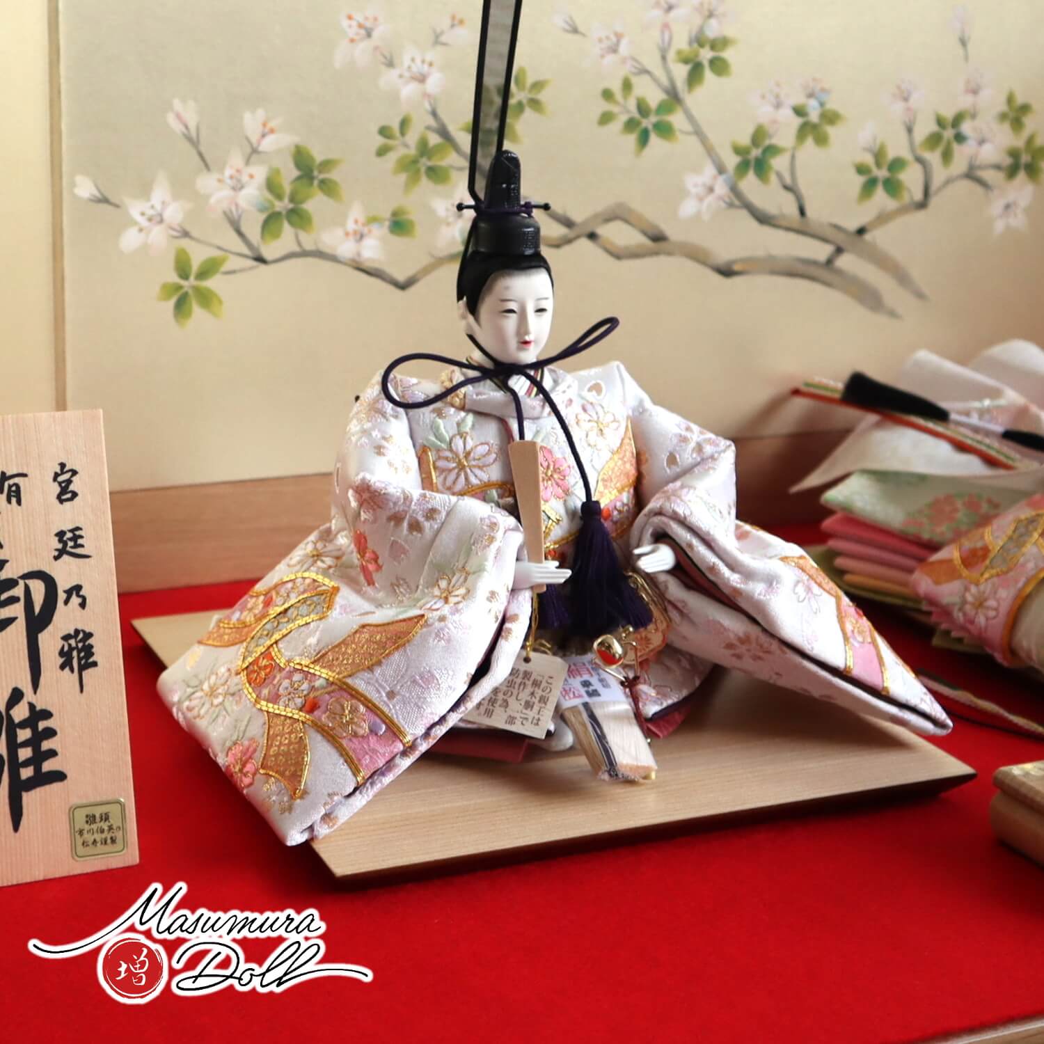 雛人形 最新作 小出松寿作十一番 金彩京刺繍 金駒「桜刺繍と熨斗目に梅