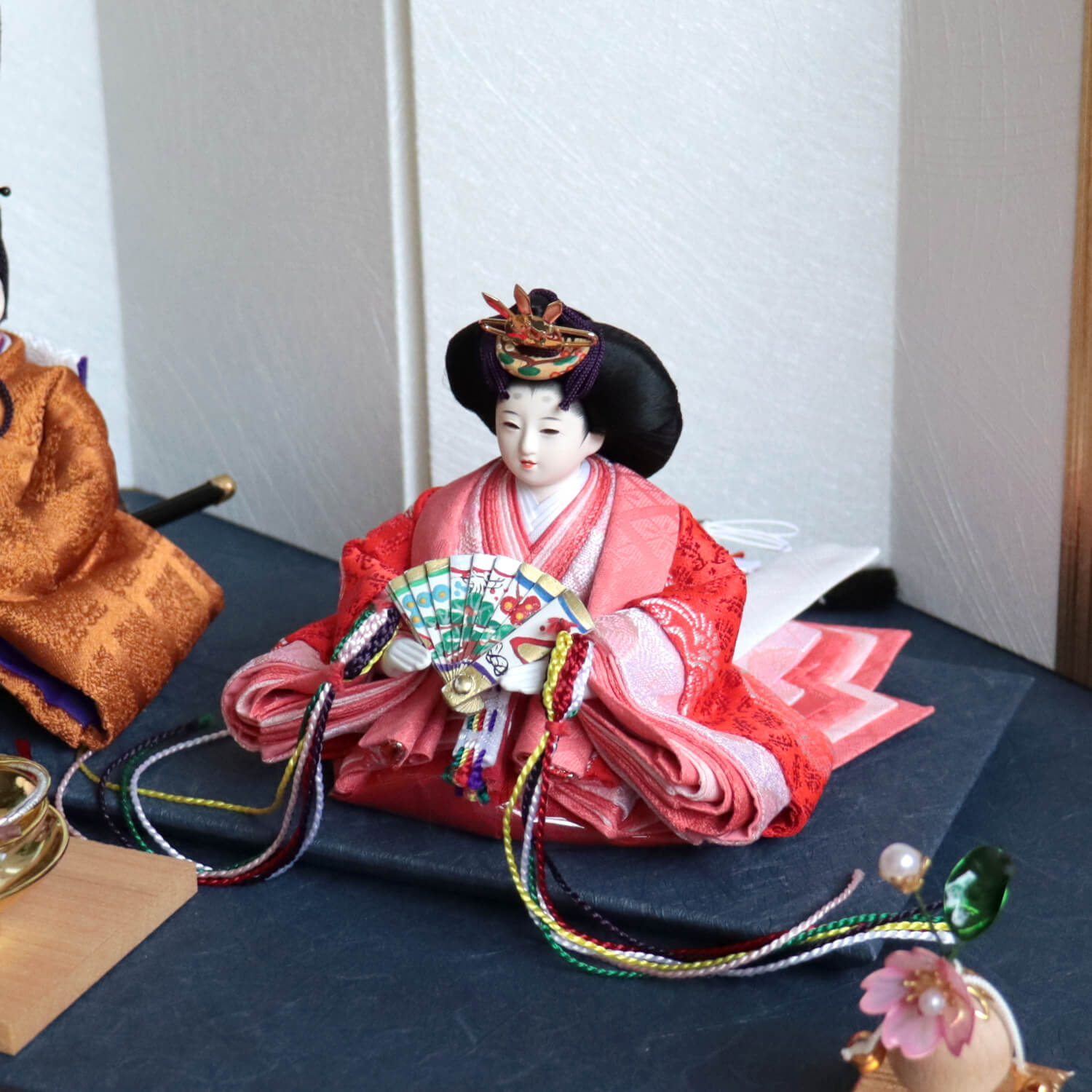 雛人形 華峰作 柳三寸 正絹西陣織 黄櫨染 二曲一双 金ライン クリア