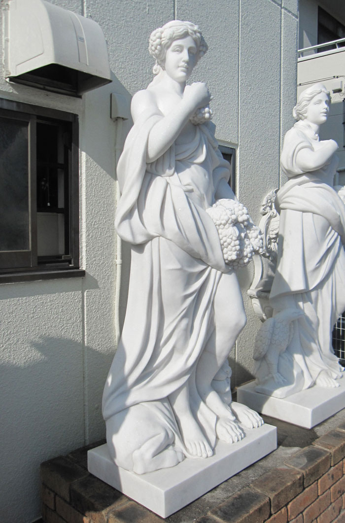 天然大理石彫刻（石像） 葡萄を持つヴィーナス（乙女像）の販売ページ