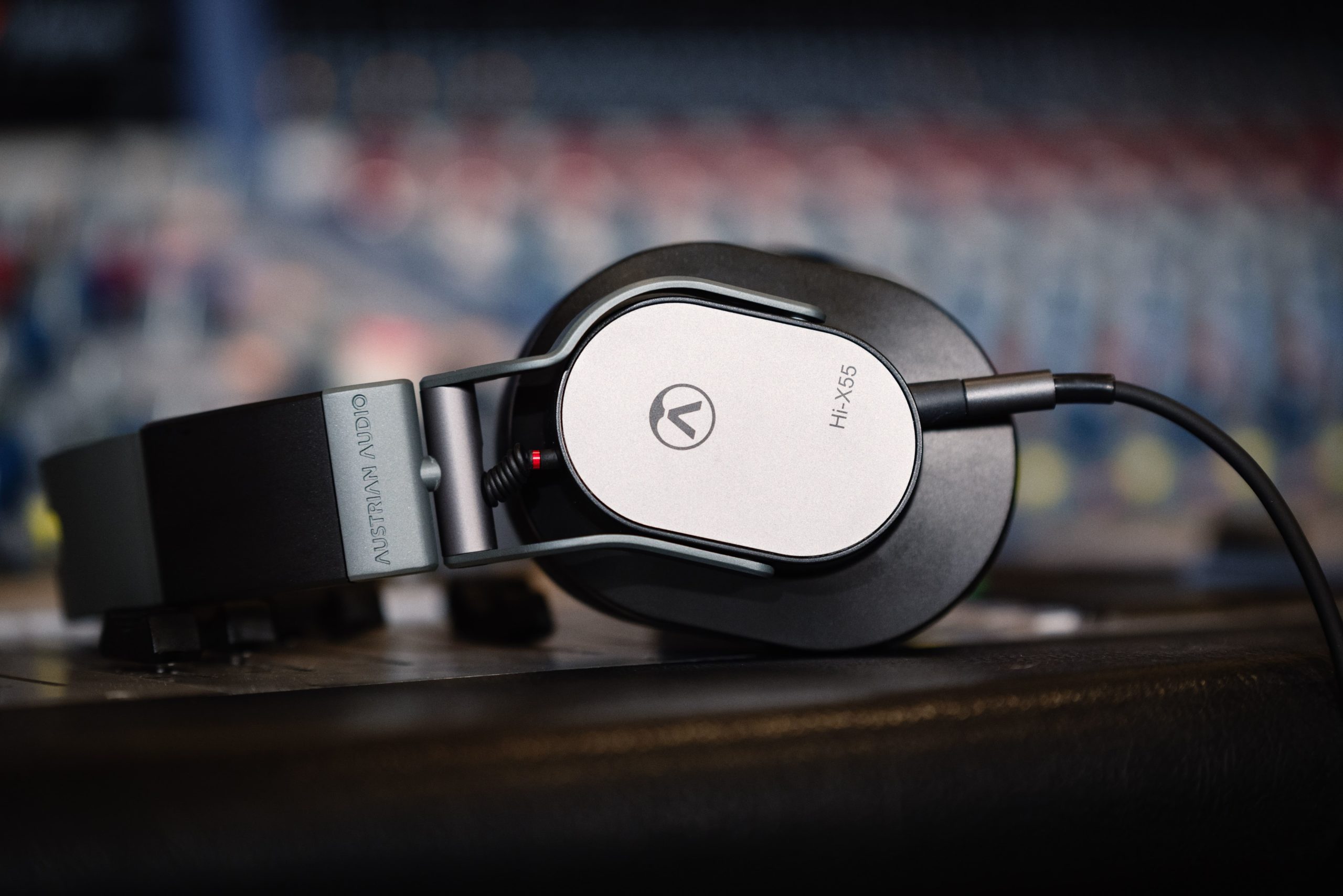 Austrian Audio | 密閉型オーバーイヤー・モニター・ヘッドフォンHi-X55