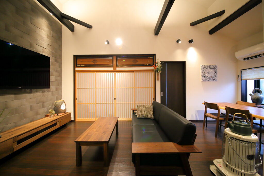 間接照明がやわらかに照らすラグジュアリーな空間 | 株式会社Midori