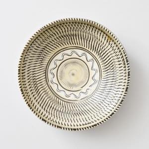 小鹿田焼 黒木昌伸窯 八寸切立皿 飛び鉋に櫛目 白 ｜ みんげい