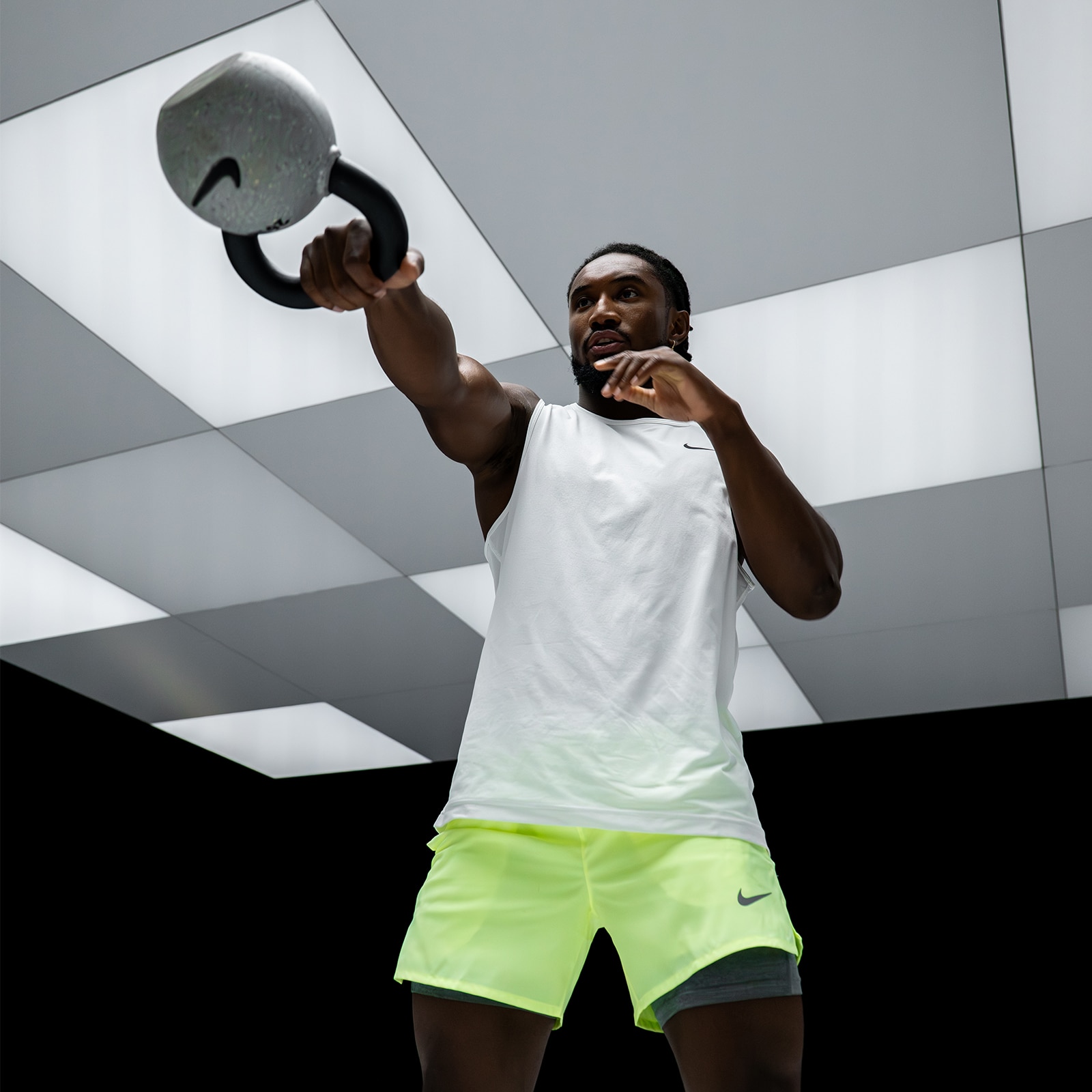 ナイキグラインドケトルベル 4kg - トレーニングギア | Nike Strength 公式