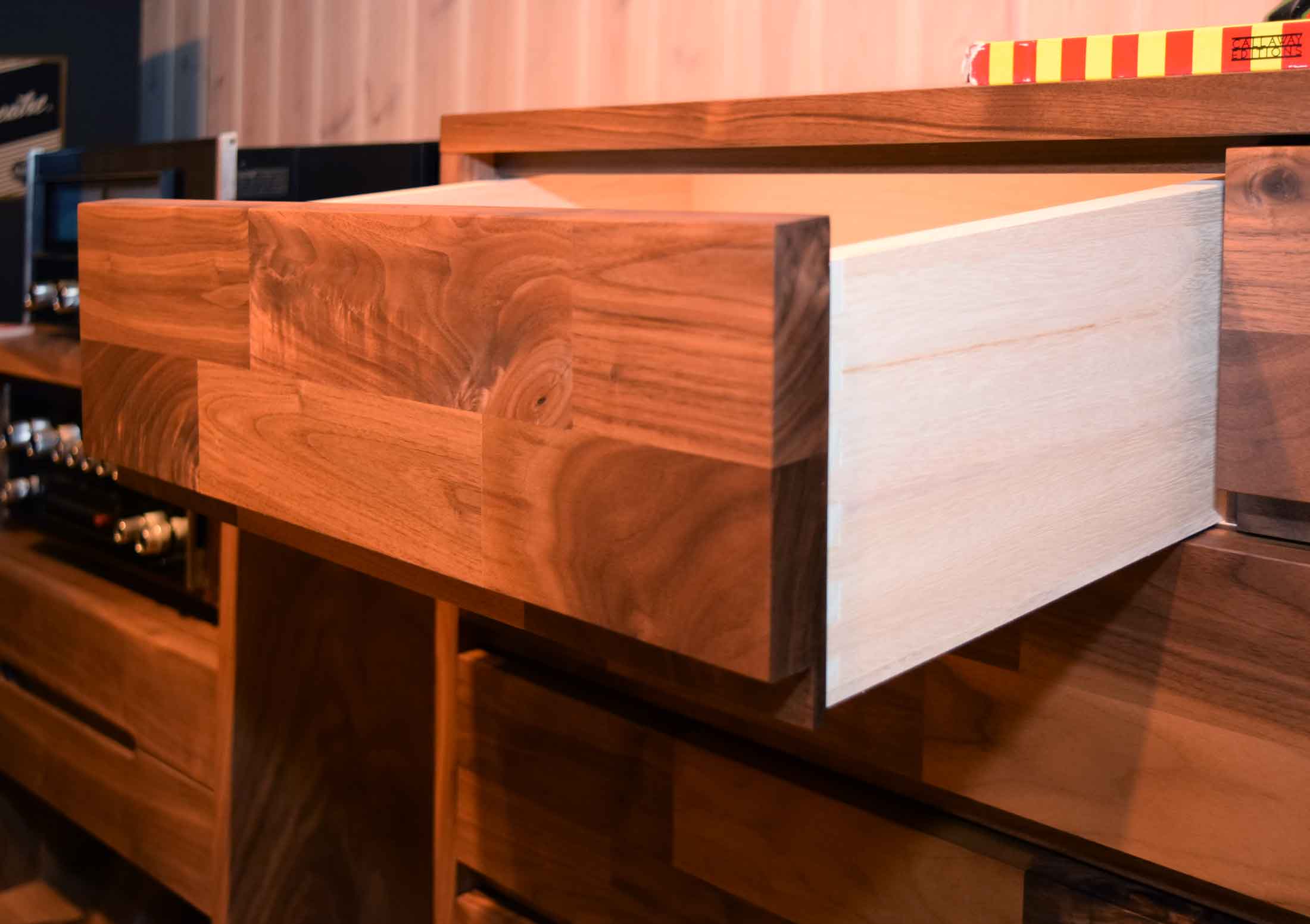 ウォールナットチェストの近藤家具