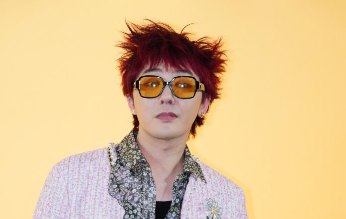 G-Dragon links up with Big Bang bandmates Taeyang and Daesung on