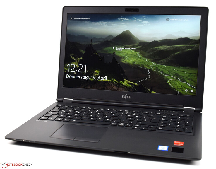Fujitsu LifeBook U758 (i7-8650U, UHD) Laptop Review
