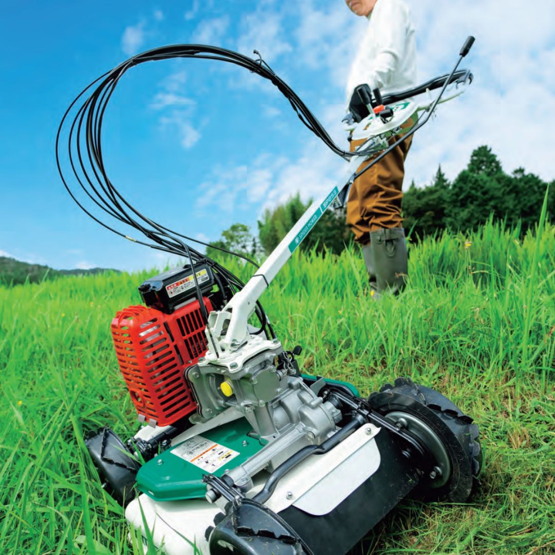 福岡県みやま市オーレック ウイングモア WM706 平地⁄あぜ 二面刈り