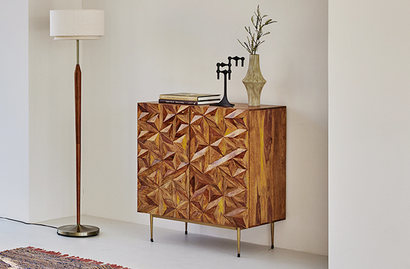 芸術的な扉がインパクト大。天然木紫檀無垢材を使用したキャビネット3