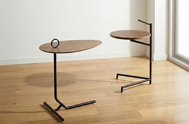 ブラックスチール脚と木製天板が映える、差し込み型モダンサイド