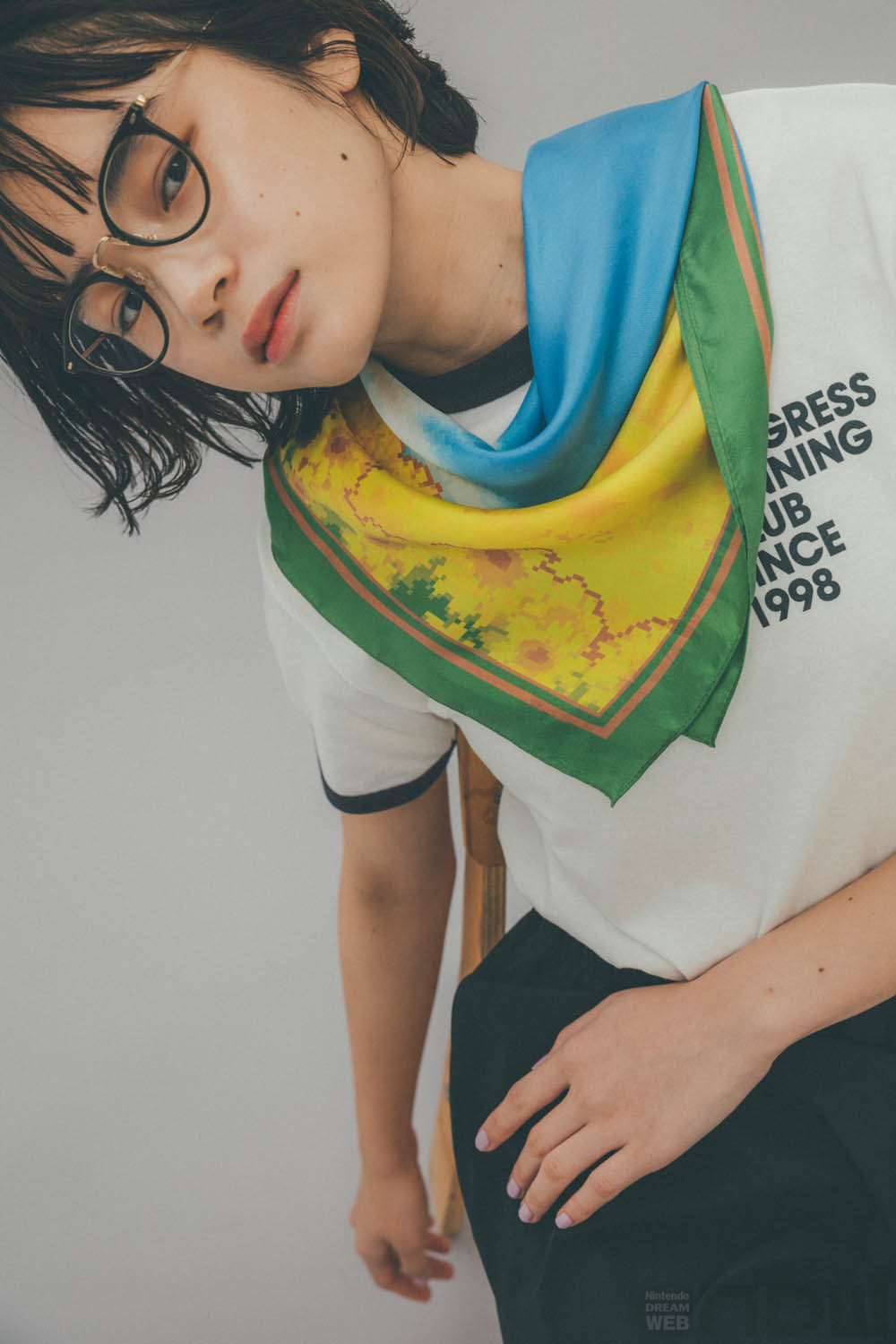 MOTHER』シリーズのグラフィックが、 シルクのスカーフに！ – Nintendo