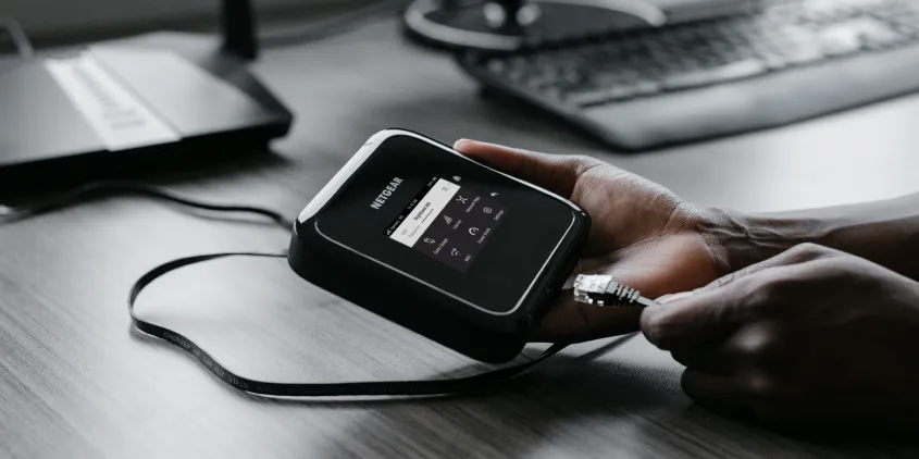 M6 Pro Nighthawk 5G WiFi 6E モバイルルーター MR6550 - NETGEAR