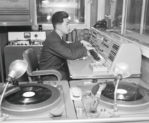 ラジオ放送開始から100年【ニュース知りたいんジャー】│子どもの