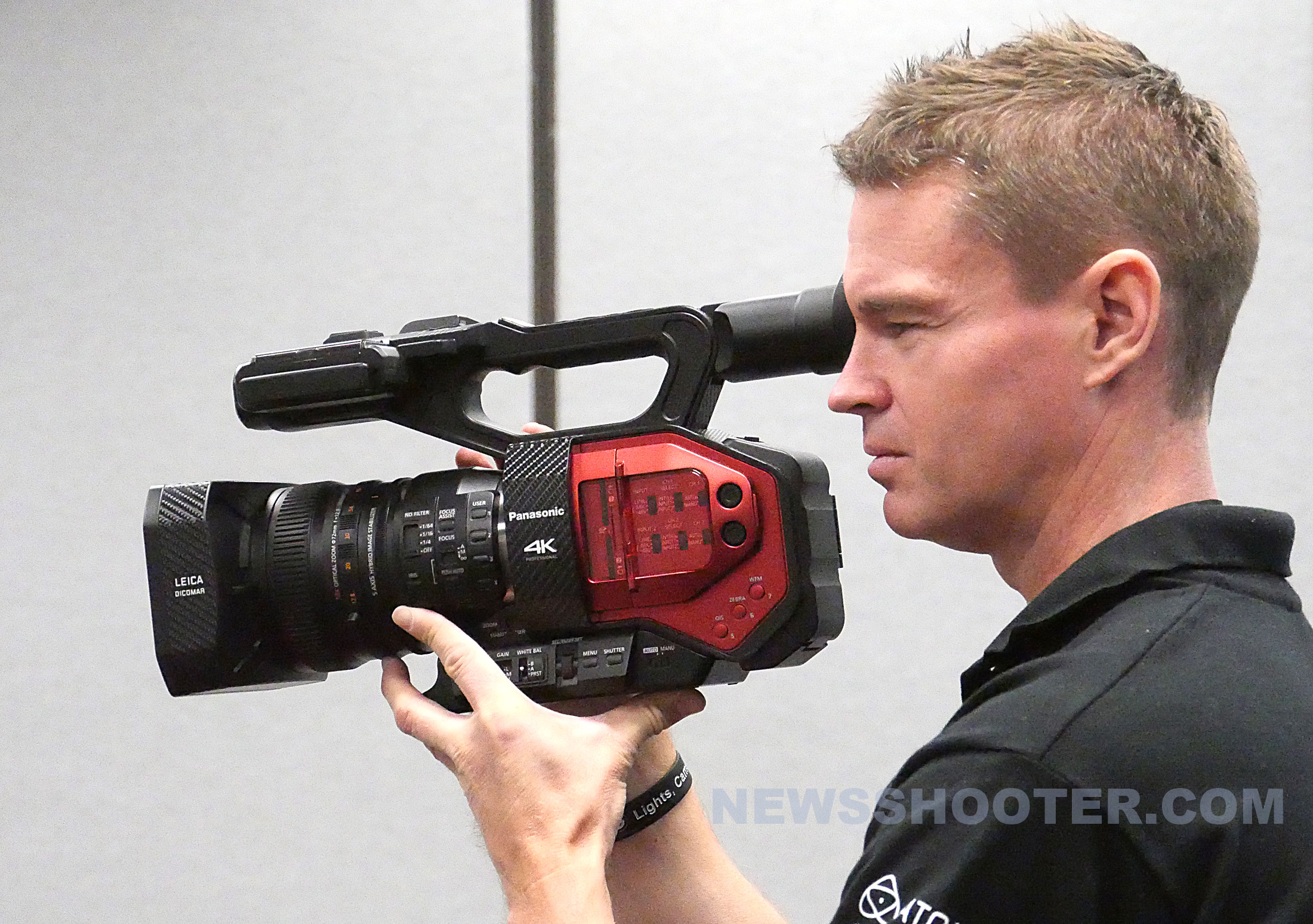 NAB 2015: Panasonic AG-DVX200 4k handheld 4/3