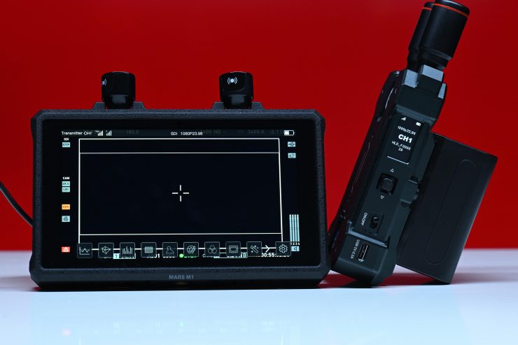 Hollyland MARS M1 all-in-one transmitter, receiver, & monitor