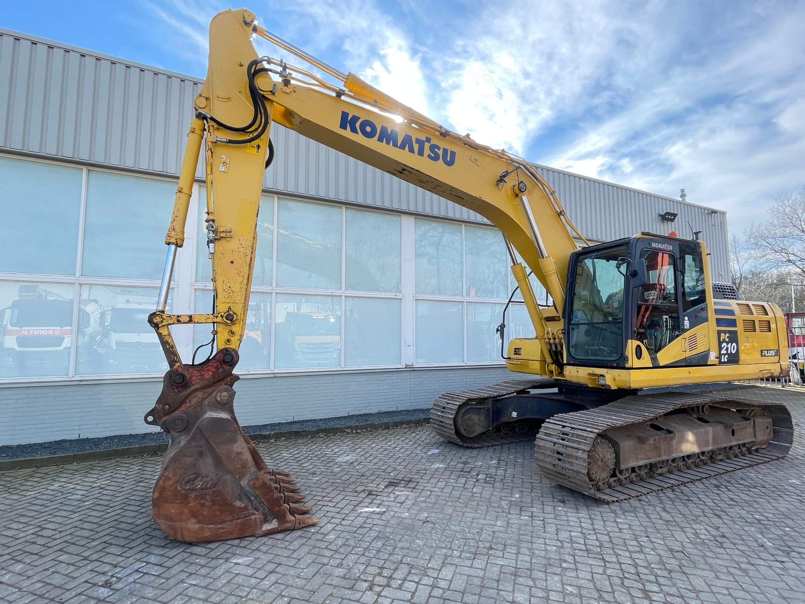 Komatsu PC210LC-10 2016 CE - NedTrax - Sale of construction