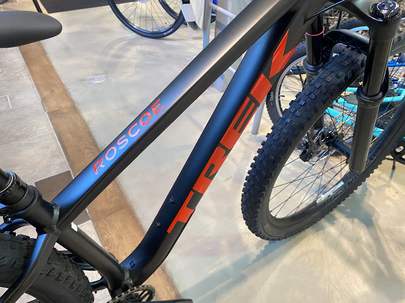 宇品店】 展示在庫のTREK 旧モデルスポーツ自転車がお買い得