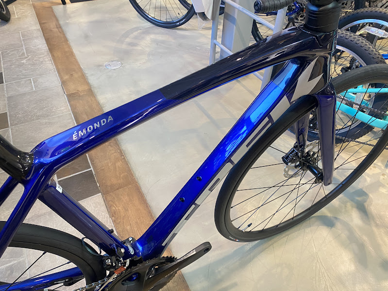 宇品店】 展示在庫のTREK 旧モデルスポーツ自転車がお買い得