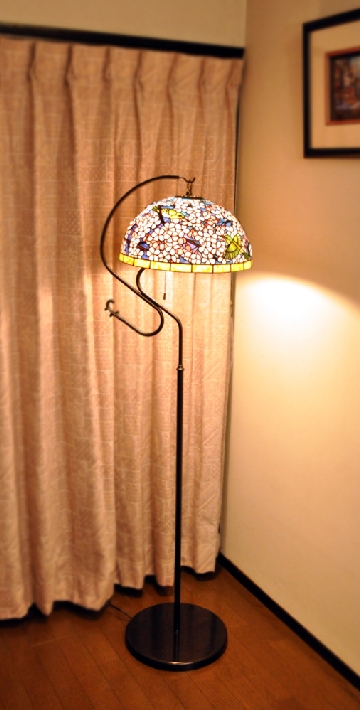 桜とメジロのランプ－ステンドグラス花鳥輪舞