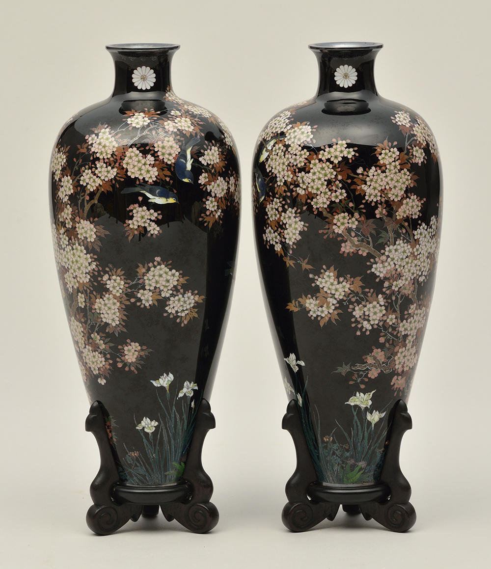 2019年4月 裏菊紋付桜樹文七宝花瓶 公益財団法人鍋島報效会 徴古館