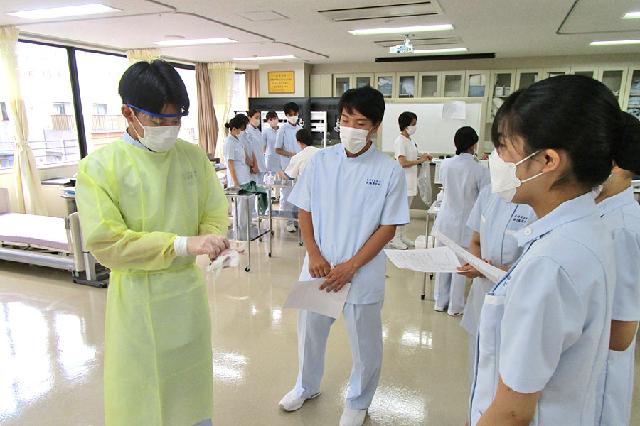 第1看護学科 - 長崎市医師会看護専門学校