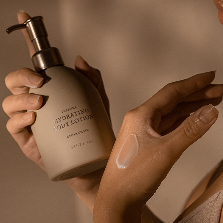 ARTiS di Voce ハイドレーティングボディローション 300g 3305 CEDAR