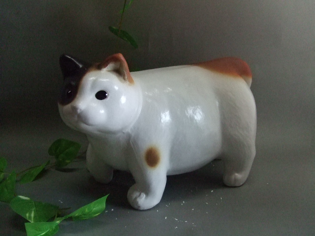 ぽっちゃり三毛猫｜中村陶器 信楽焼の通販サイト （滋賀/陶器/焼き物