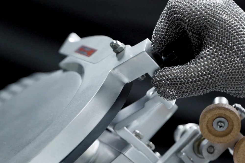 焼豚スライサー YBS-1 チャ～スラ | 株式会社なんつね | 食肉加工機械