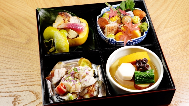 奈良の料理人4人が「究極の松花堂弁当」 山下知事が感激、完食｜奈良