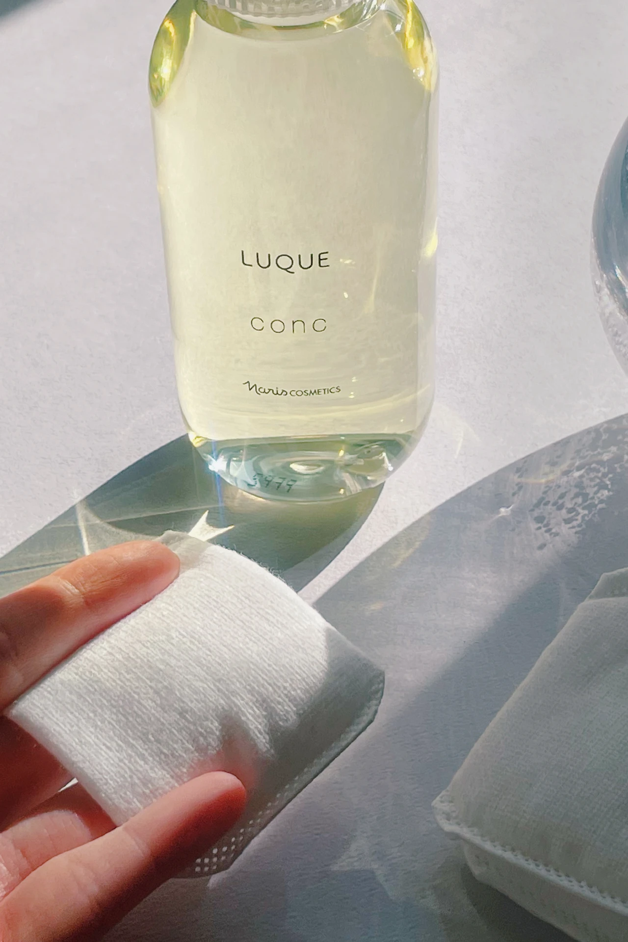 ふきとり化粧水は 毛穴ケアに効果的？ | NARIS ONLINE STORE