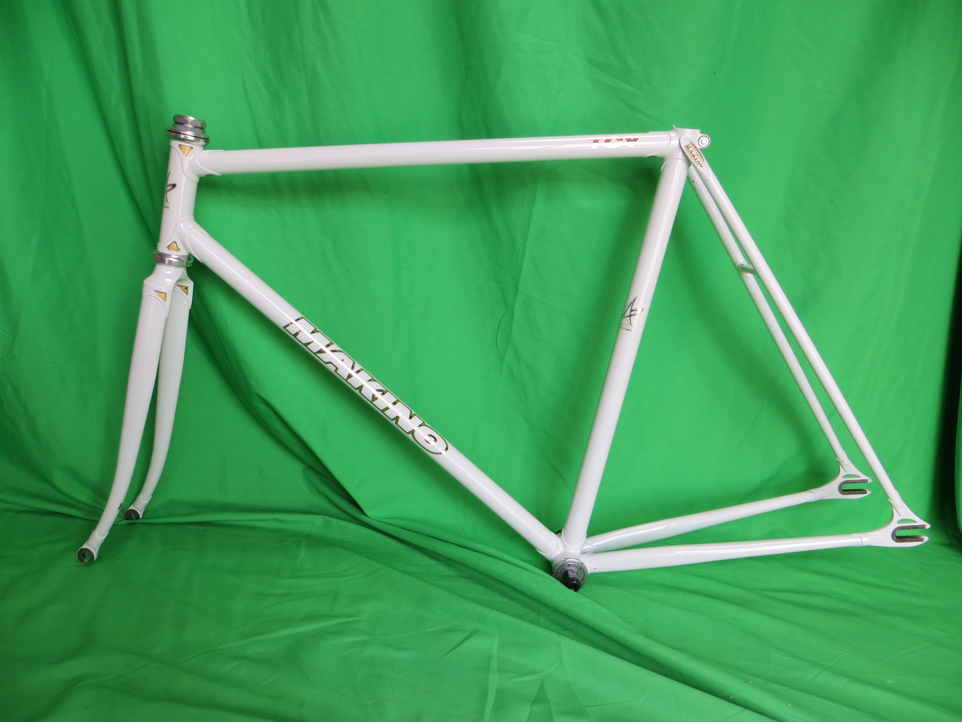 Makino // White // 53.5cm – NJS EXPORT