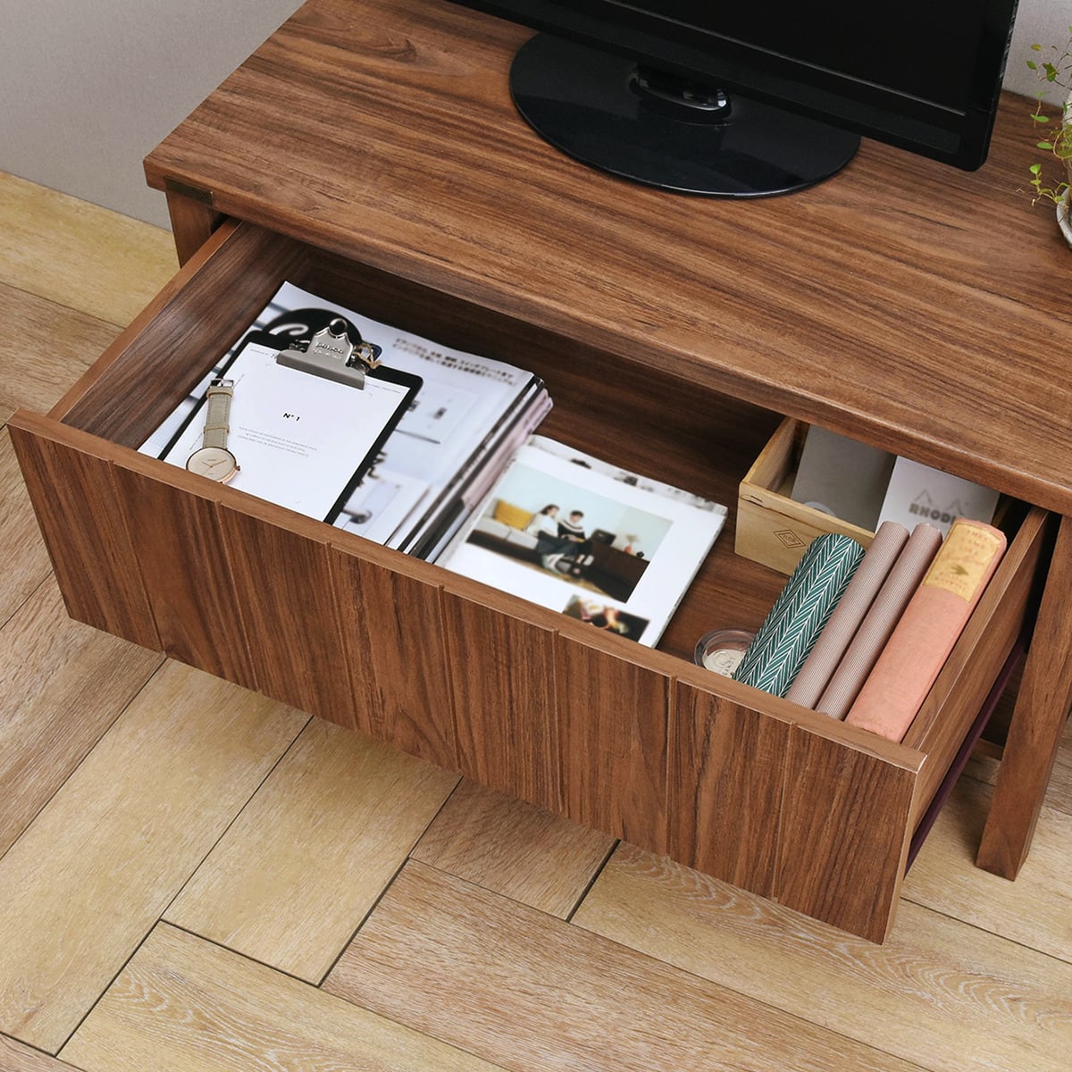 ナチュラルテイストな天然木調のテレビ台 (ローボード幅80cm BR