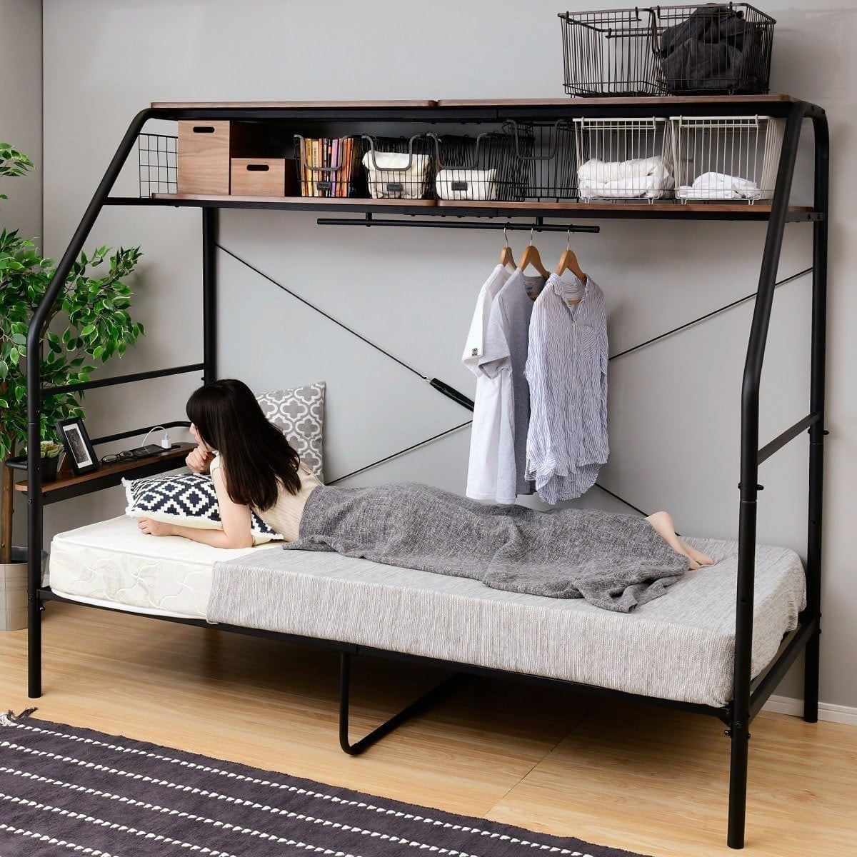 空間活用 巣ごもりパイプベッド(棚2段タイプ BK) | ニトリネット【公式