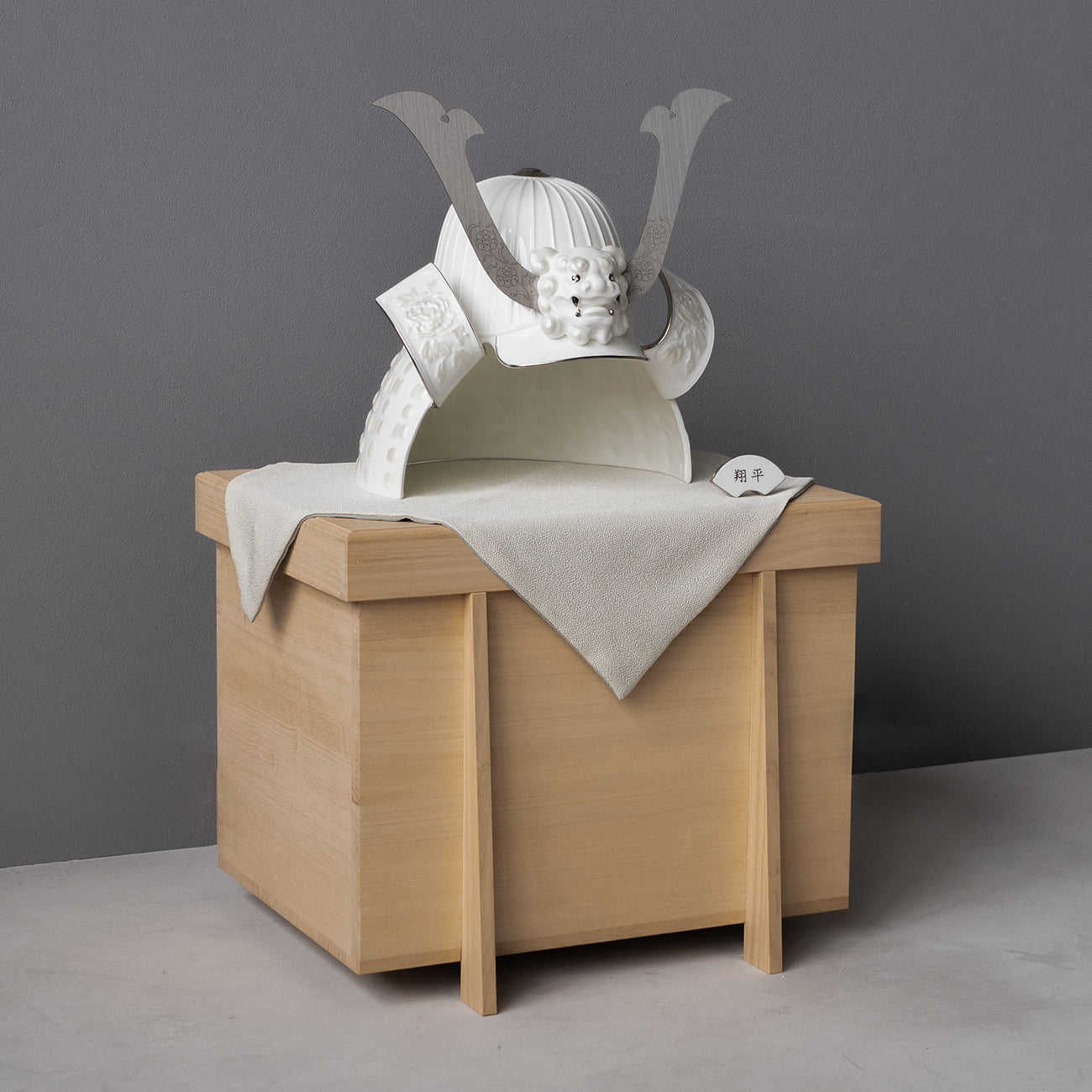 nikko食器｜兜 獅子に牡丹 名入れ扇札付｜アート/フィギュア｜ニッコー