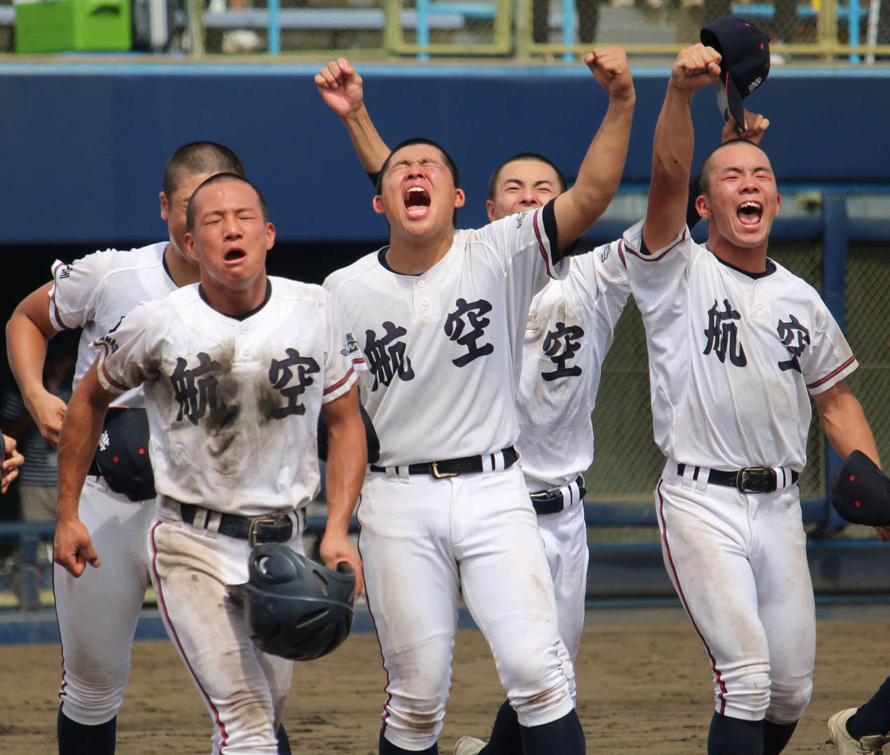 頭抱え、泣き崩れても「きっと大丈夫」 日本航空「2度」のサヨナラ