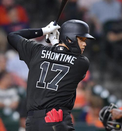 大谷、ブラックユニで100安打到達も3三振 - MLB : 日刊スポーツ