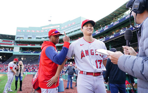 大谷翔平「好きな球場」フェンウェイパーク初登板で3勝目 二刀流元祖