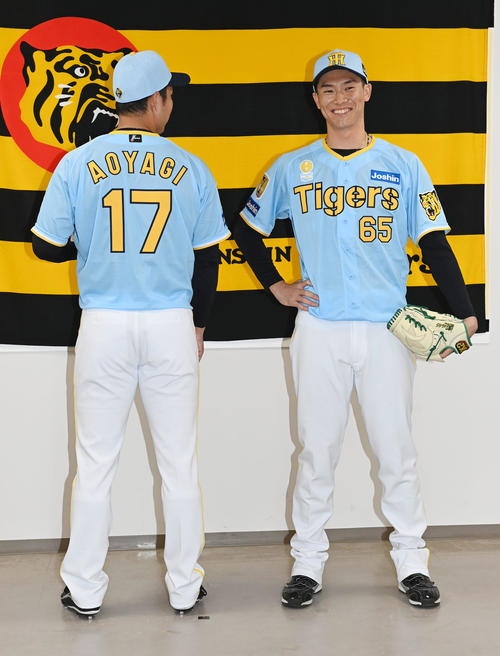 阪神】今年はさわやか水色 ファミリーデー限定ユニに青柳晃洋「斬新