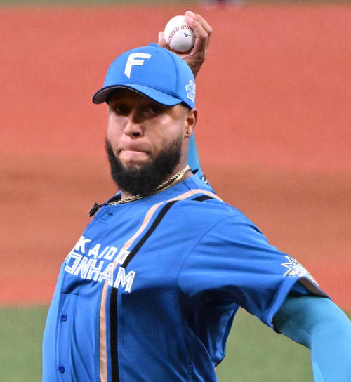 日本ハム】ブライアン・ロドリゲス投手が来日 11日から沖縄・国頭での