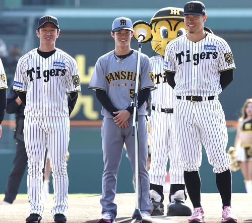 阪神】サプライズで新ユニ発表 03年型の黒配色「クラシカルなユニで