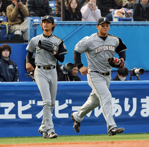 中日】ダルビッシュ有「本当に誇りに思います」中田翔引退セレモニーに