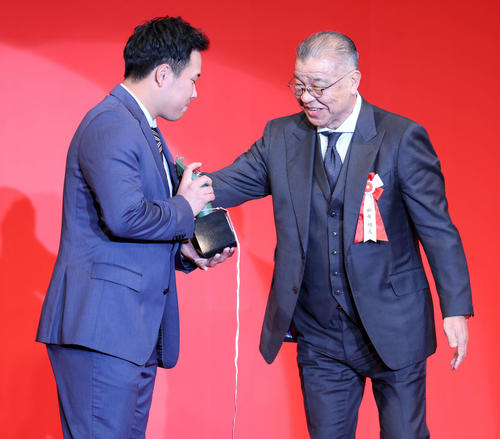 NPBアワード】ヤクルト荘司宏太が新人王「ありがたい言葉」躍動に